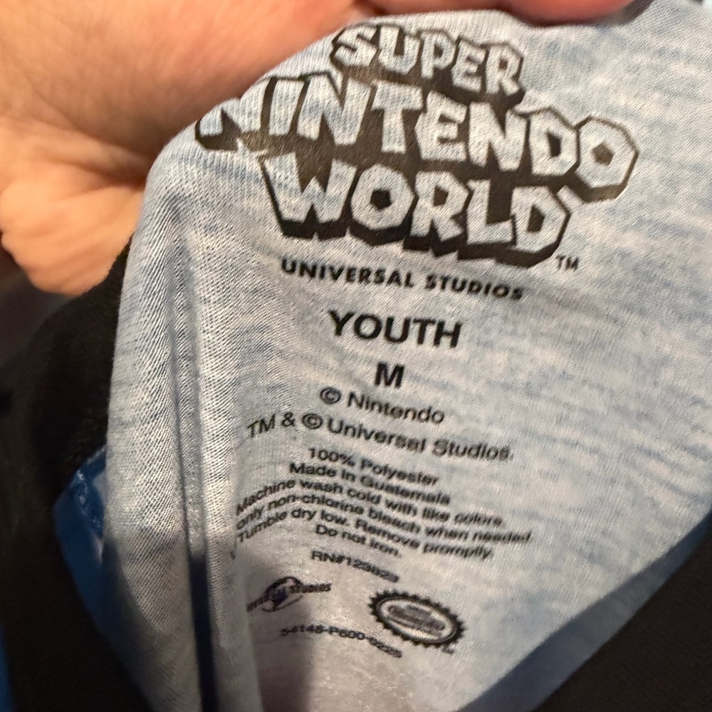 Universal studios epic universe Nintendo world Kids T-Shirt with toad - Picture 2 of 2